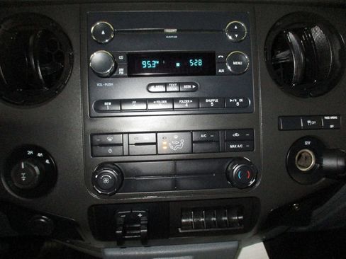 Used 2015 Ford F250 XL w/ Power Equipment Group image 28