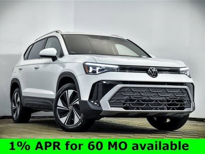 Certified 2025 Volkswagen Taos SE w/ Panoramic Sunroof Package