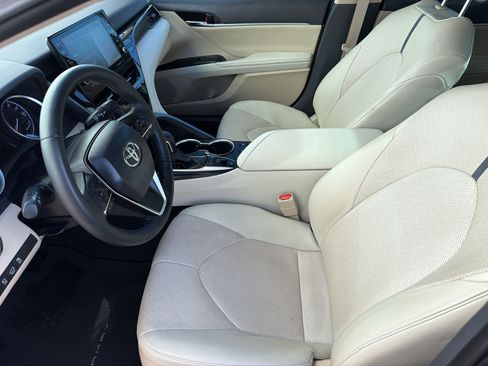 Used 2022 Toyota Camry XLE w/ Navigation Package FWD image 5