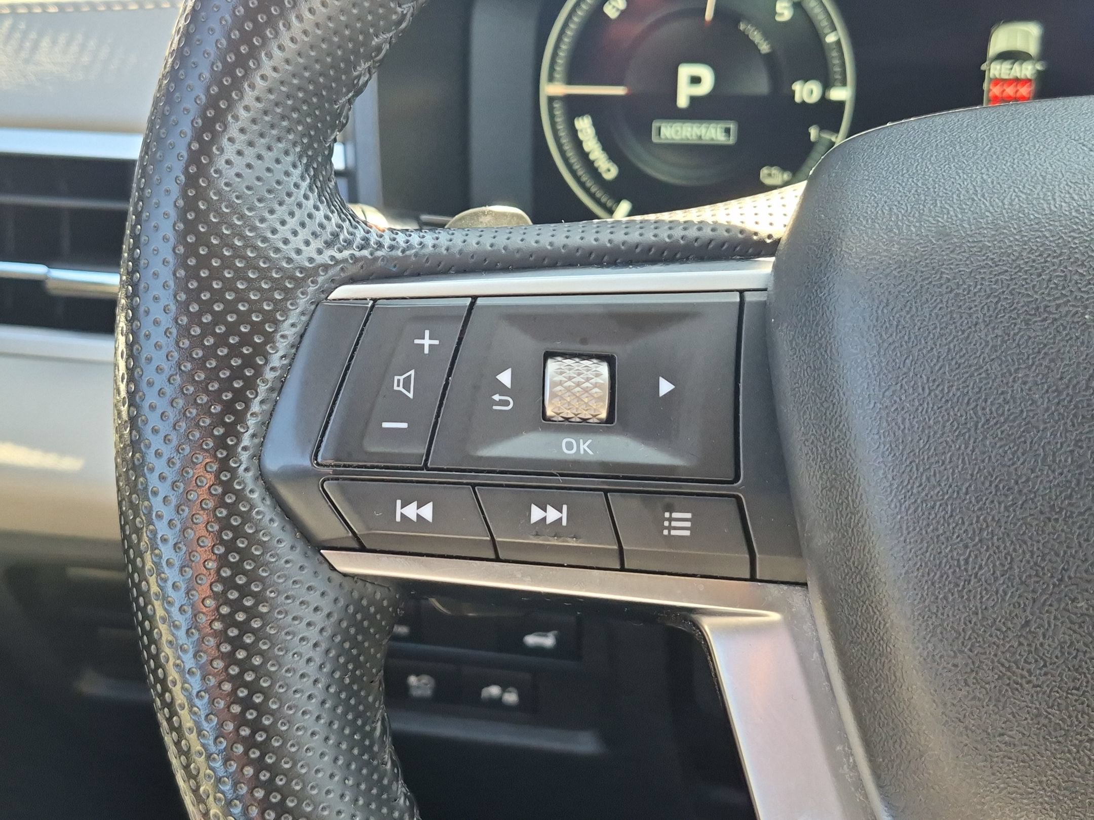 Used 2024 Mitsubishi Outlander SEL AWD/4WD image 16