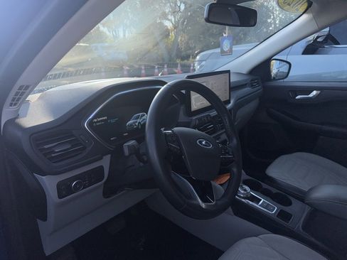 Used 2023 Ford Escape Platinum w/ Premium Technology Package image 8