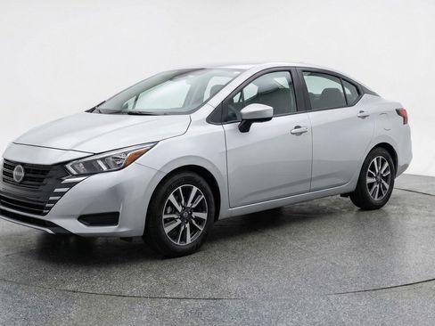 Used 2025 Nissan Versa SV FWD image 3