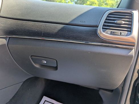 Used 2014 Jeep Grand Cherokee Limited w/ Luxury Group II image 40