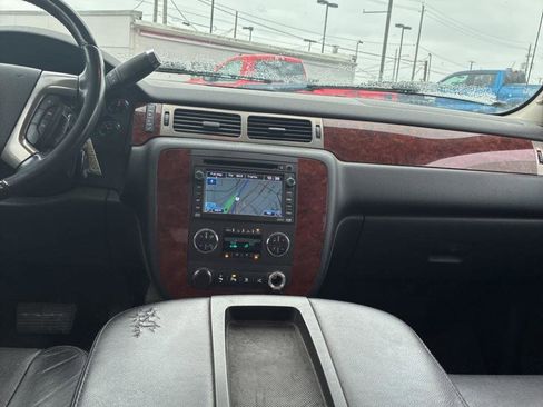 Used 2009 Chevrolet Avalanche LTZ image 24