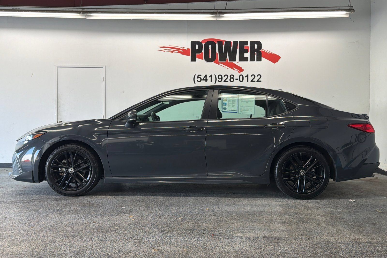 Used 2025 Toyota Camry SE FWD image 6