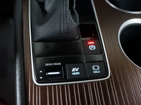 Used 2023 Toyota Sienna XLE FWD image 24