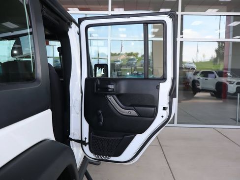 Used 2018 Jeep Wrangler Unlimited Sport w/ Connectivity Group AWD/4WD image 34