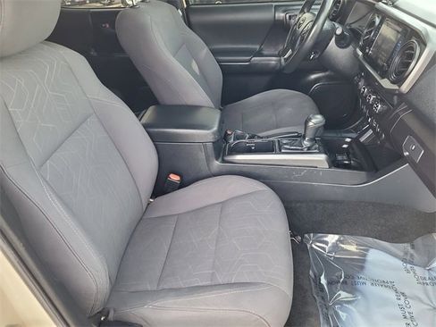 Used 2019 Toyota Tacoma 4x4 Double Cab image 11