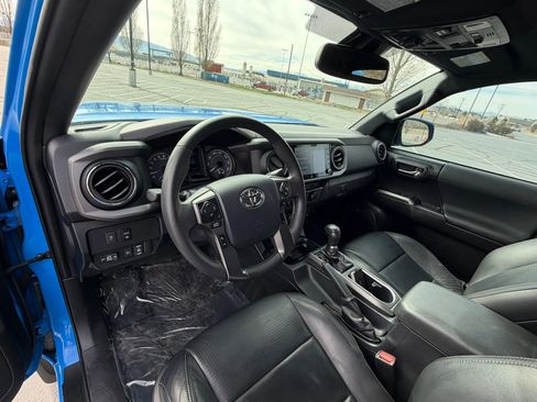 Used 2020 Toyota Tacoma TRD Off-Road w/ TRD Premium Off Road Package image 23