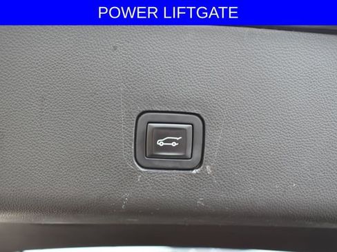 Used 2018 Chevrolet Traverse LT image 4