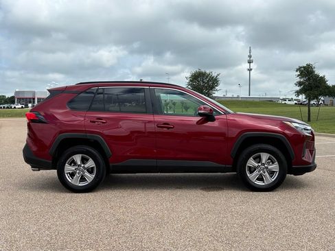 Used 2025 Toyota RAV4 XLE AWD/4WD image 5