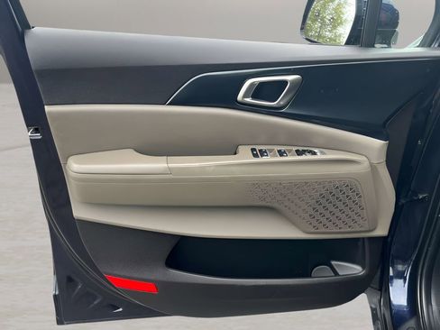 Used 2025 Kia Carnival FWD image 15