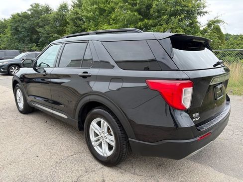 Used 2023 Ford Explorer XLT w/ Equipment Group 202A RWD image 4