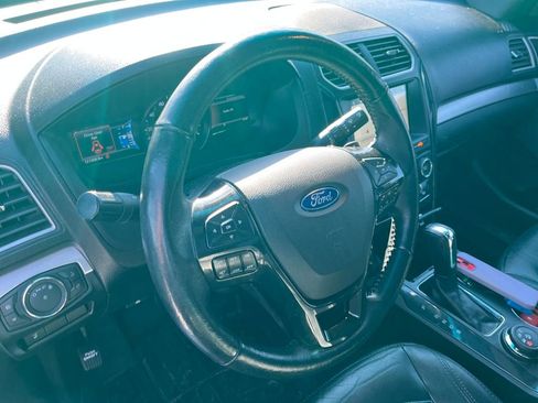 Used 2017 Ford Explorer XLT w/ Equipment Group 202A image 4