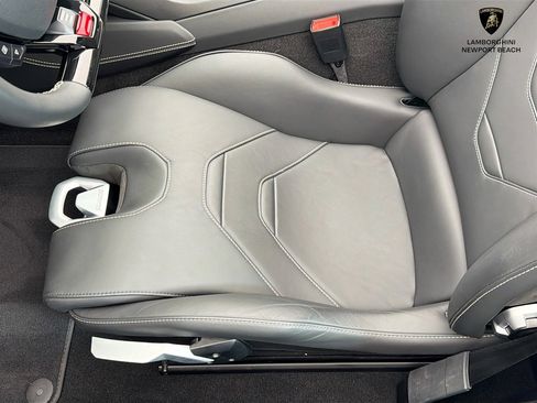 Used 2024 Lamborghini Huracan EVO AWD/4WD image 48