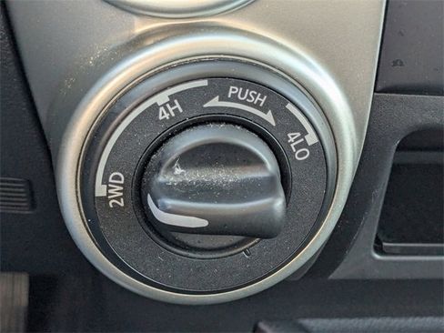 Used 2019 Nissan Titan SV image 21