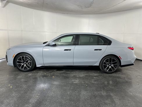 Used 2025 BMW 740i xDrive AWD/4WD image 5