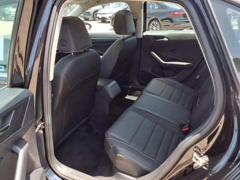 Certified 2024 Volkswagen Jetta SE w/ Panoramic Sunroof Package FWD image 21
