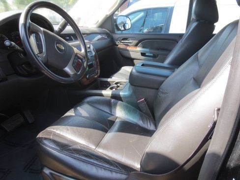 Used 2014 Chevrolet Tahoe LT w/ Luxury Package RWD image 5