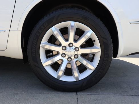 Used 2021 Buick Enclave Essence w/ Sound and Sites Package AWD/4WD image 38