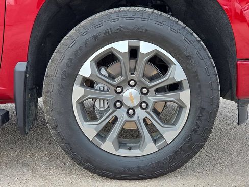 Used 2025 Chevrolet Silverado 1500 High Country AWD/4WD image 8