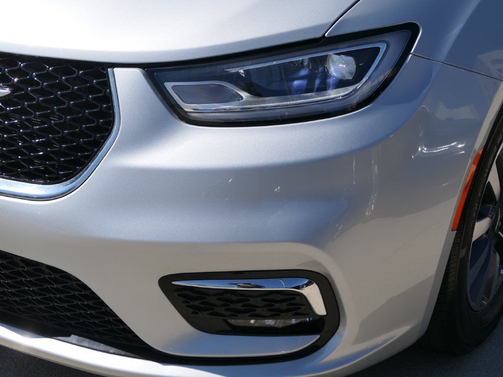Certified 2023 Chrysler Pacifica Touring-L FWD image 9