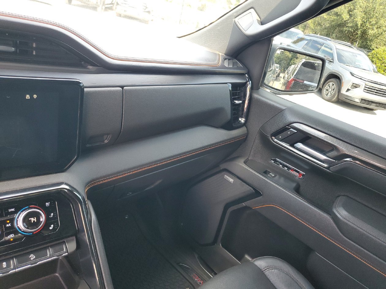 Used 2025 GMC Sierra 1500 AT4 w/ AT4 Premium Package AWD/4WD image 26