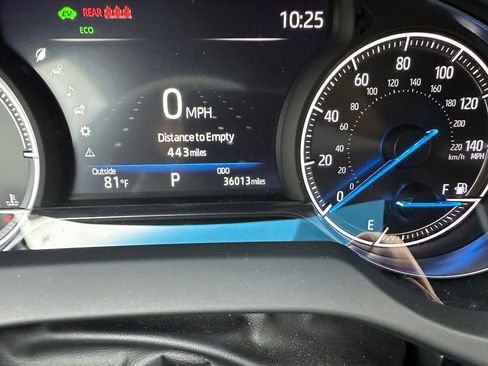 Used 2024 Toyota Venza XLE AWD/4WD image 10