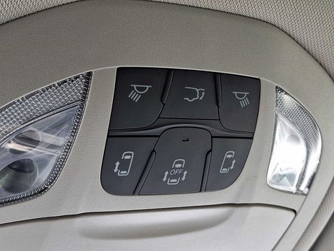 Used 2023 Chrysler Pacifica Touring-L FWD image 28
