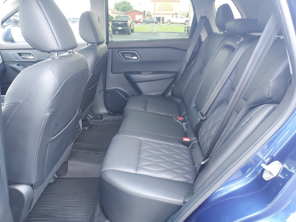 Used 2023 Nissan Rogue Platinum w/ Platinum Premium Package FWD image 14