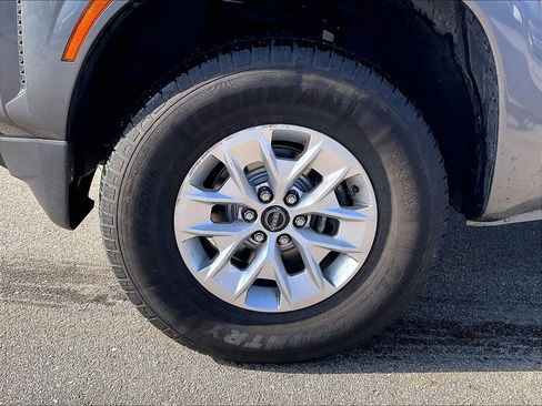 Used 2024 Nissan Frontier SV image 7