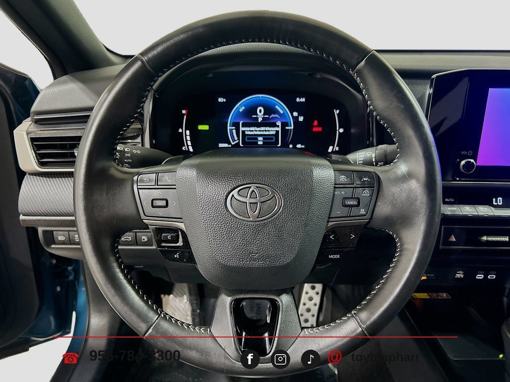 Used 2025 Toyota Camry SE w/ Convenience Package FWD image 10