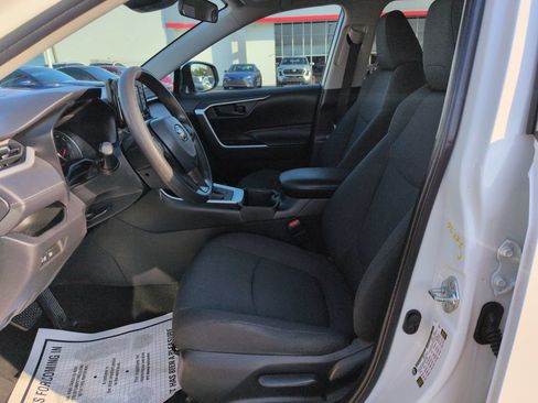 Used 2022 Toyota RAV4 LE w/ Carpet Mat Package (TMS) FWD image 9