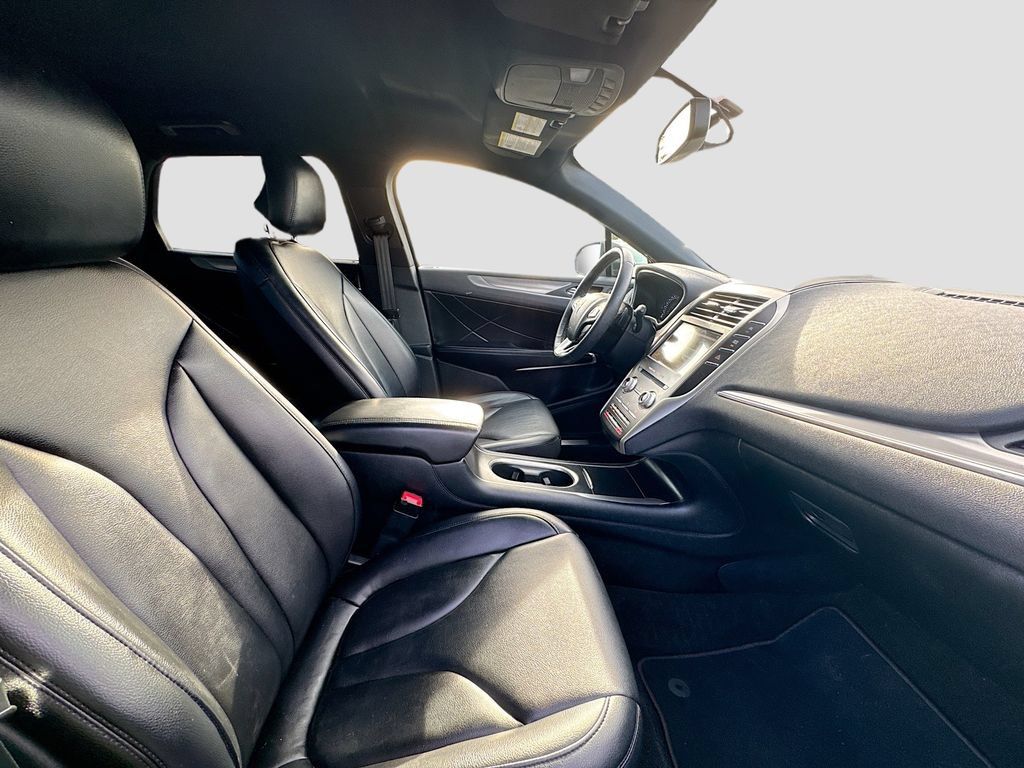 Used 2019 Lincoln MKC Premiere FWD image 28
