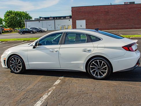 Used 2022 Hyundai Sonata Limited w/ Preferred Accessory Package FWD image 6