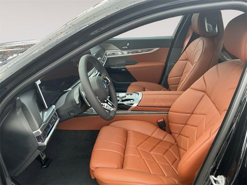 New 2026 BMW 750e xDrive image 9