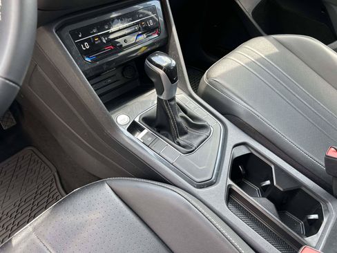 Used 2024 Volkswagen Tiguan SE FWD image 15