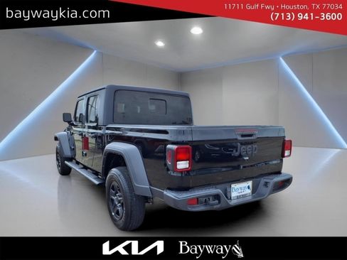 Used 2024 Jeep Gladiator Sport AWD/4WD image 2