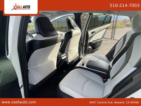 Used 2017 Toyota Prius Prime Premium FWD image 9