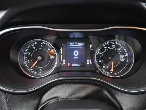 Used 2019 Jeep Cherokee Latitude w/ Popular Appearance Group AWD/4WD image 6