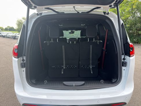 New 2027 Chrysler Pacifica Select FWD image 28