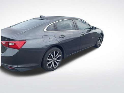 Used 2018 Chevrolet Malibu LT w/ Leather Package FWD image 3