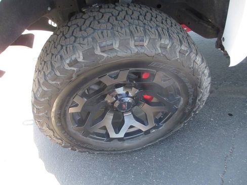 Used 2021 GMC Sierra 1500 AT4 w/ Technology Package AWD/4WD image 15