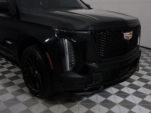 Used 2025 Cadillac Escalade V image 44