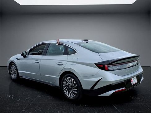 Used 2025 Hyundai Sonata SEL FWD image 4