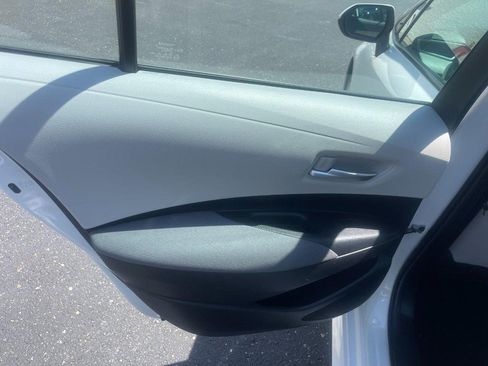 Used 2021 Toyota Corolla LE FWD image 12