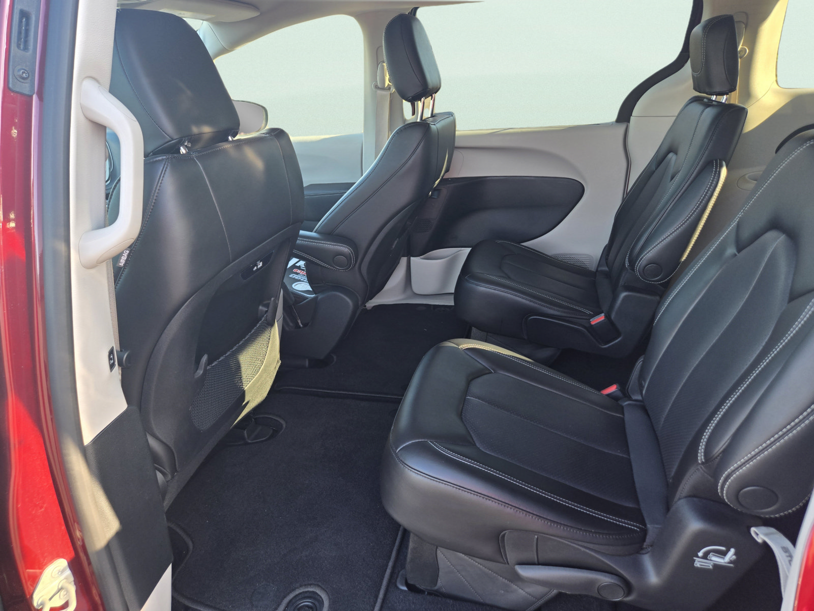 Used 2023 Chrysler Pacifica Touring-L FWD image 14