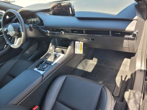 New 2026 MAZDA MAZDA3 Hatchback w/Premium Plus Pkg image 17