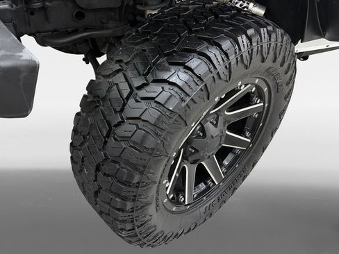 Used 2015 Jeep Wrangler Unlimited Sahara w/ Connectivity Group AWD/4WD image 9