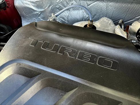 Used 2024 Chevrolet Trax RS FWD image 33